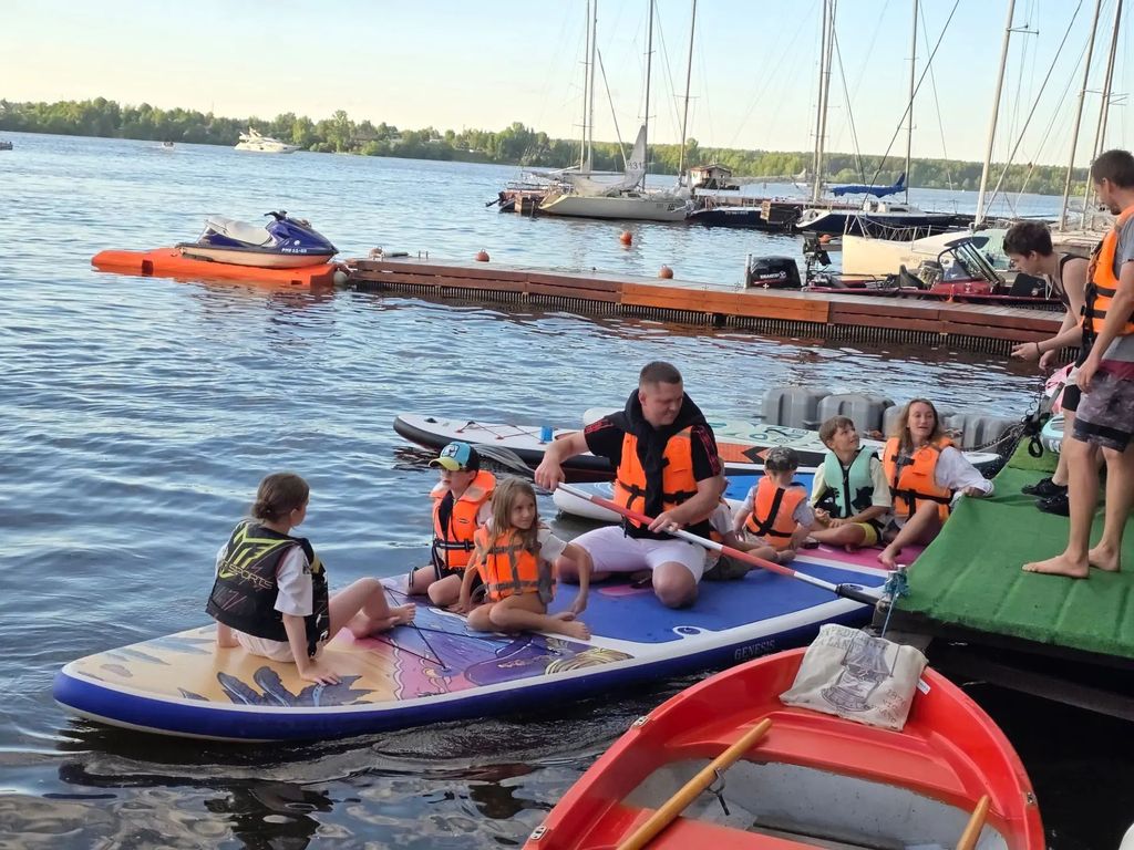 Большой SUP — вариант для корпоратива у воды